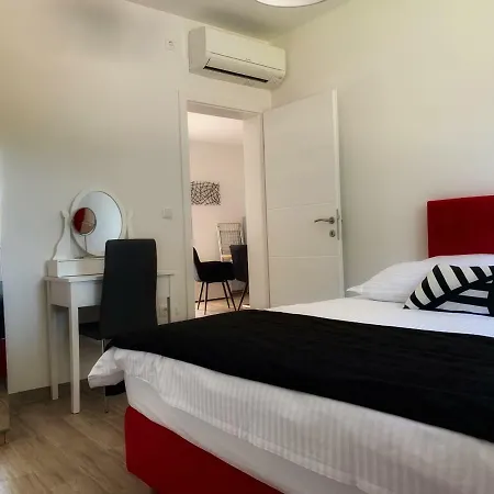 Lord Apartment Pomer